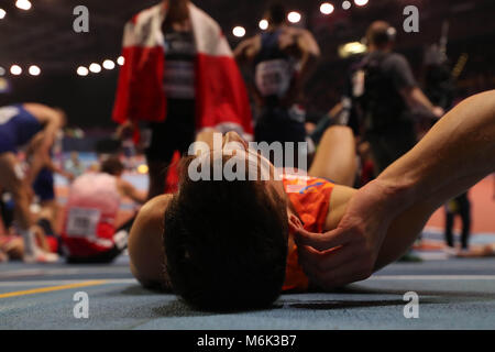 Birmingham, Großbritannien. 3 Mär, 2018. IAAF World Indoor Championships. Eine niederländische Athleten auf der Strecke liegt nach den Siebenkampf. Credit: Ben Stand/Alamy leben Nachrichten Stockfoto