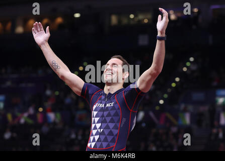 Birmingham. 4 Mär, 2018. Renaud Lavillenie der feiert Frankreich nach dem Gewinn der Männer Stabhochsprung final während der IAAF World Indoor Championships im Arena Birmingham in Birmingham, Großbritannien, 4. März 2018. Credit: Han Yan/Xinhua/Alamy leben Nachrichten Stockfoto