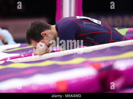 Birmingham. 4 Mär, 2018. Renaud Lavillenie der feiert Frankreich nach dem Gewinn der Männer Stabhochsprung final während der IAAF World Indoor Championships im Arena Birmingham in Birmingham, Großbritannien, 4. März 2018. Credit: Han Yan/Xinhua/Alamy leben Nachrichten Stockfoto