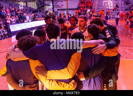 Albany, NY, USA. 3 Mär, 2018. Stony Brook Niederlagen UAlbany 69-60 in der America East Conference Turnier Viertelfinale am SEFCU Arena, März 3, 2018. Albany pregame. Credit: Csm/Alamy leben Nachrichten Stockfoto