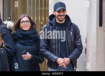 Concorrenza. Roma, il difensore della Nazionale Italiana e del Chelsea di Antonio Conte, fotografato in un momento di Entspannen in Compagnia della sua fidanzata. Stockfoto