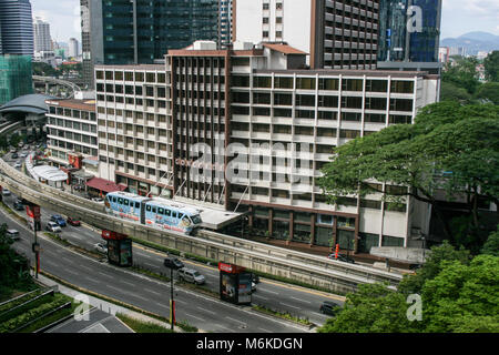 Ansicht der Monorail vom Shangri-La Hotel, Jalan Sultan Ismail, Bukit Bintang, KLCC, Kuala Lumpur, Malaysia Stockfoto