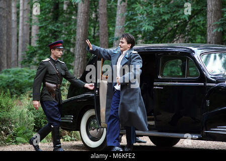 Der Tod von Stalin ist einer der nächsten Periode Britannique satirische Komödie - Drama Film von Armando Lannucci die Chronik der Ereignisse, die nach dem Tod von Josef Stalin 1953 herausstellte. Dieses Foto ist nur für den redaktionellen Gebrauch bestimmt und unterliegen dem Copyright der Film Company und/oder der Fotograf durch den Film oder die Produktion Firma zugewiesen und kann nur reproduziert durch Veröffentlichungen im Zusammenhang mit der Förderung der oben genannten Film. Eine obligatorische Gutschrift auf dem Film Firma ist erforderlich. Der Fotograf sollte auch angerechnet werden, wenn bekannt. Stockfoto