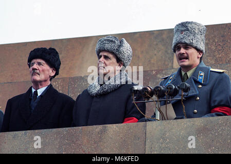 Der Tod von Stalin ist einer der nächsten Periode Britannique satirische Komödie - Drama Film von Armando Lannucci die Chronik der Ereignisse, die nach dem Tod von Josef Stalin 1953 herausstellte. Dieses Foto ist nur für den redaktionellen Gebrauch bestimmt und unterliegen dem Copyright der Film Company und/oder der Fotograf durch den Film oder die Produktion Firma zugewiesen und kann nur reproduziert durch Veröffentlichungen im Zusammenhang mit der Förderung der oben genannten Film. Eine obligatorische Gutschrift auf dem Film Firma ist erforderlich. Der Fotograf sollte auch angerechnet werden, wenn bekannt. Stockfoto