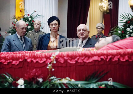 Der Tod von Stalin ist einer der nächsten Periode Britannique satirische Komödie - Drama Film von Armando Lannucci die Chronik der Ereignisse, die nach dem Tod von Josef Stalin 1953 herausstellte. Dieses Foto ist nur für den redaktionellen Gebrauch bestimmt und unterliegen dem Copyright der Film Company und/oder der Fotograf durch den Film oder die Produktion Firma zugewiesen und kann nur reproduziert durch Veröffentlichungen im Zusammenhang mit der Förderung der oben genannten Film. Eine obligatorische Gutschrift auf dem Film Firma ist erforderlich. Der Fotograf sollte auch angerechnet werden, wenn bekannt. Stockfoto