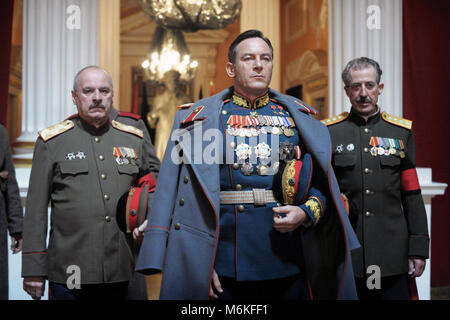 Der Tod von Stalin ist einer der nächsten Periode Britannique satirische Komödie - Drama Film von Armando Lannucci die Chronik der Ereignisse, die nach dem Tod von Josef Stalin 1953 herausstellte. Dieses Foto ist nur für den redaktionellen Gebrauch bestimmt und unterliegen dem Copyright der Film Company und/oder der Fotograf durch den Film oder die Produktion Firma zugewiesen und kann nur reproduziert durch Veröffentlichungen im Zusammenhang mit der Förderung der oben genannten Film. Eine obligatorische Gutschrift auf dem Film Firma ist erforderlich. Der Fotograf sollte auch angerechnet werden, wenn bekannt. Stockfoto