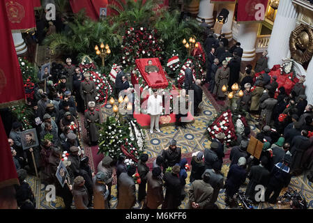 Der Tod von Stalin ist einer der nächsten Periode Britannique satirische Komödie - Drama Film von Armando Lannucci die Chronik der Ereignisse, die nach dem Tod von Josef Stalin 1953 herausstellte. Dieses Foto ist nur für den redaktionellen Gebrauch bestimmt und unterliegen dem Copyright der Film Company und/oder der Fotograf durch den Film oder die Produktion Firma zugewiesen und kann nur reproduziert durch Veröffentlichungen im Zusammenhang mit der Förderung der oben genannten Film. Eine obligatorische Gutschrift auf dem Film Firma ist erforderlich. Der Fotograf sollte auch angerechnet werden, wenn bekannt. Stockfoto