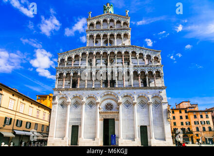 Beeindruckende San Michele in Foro, Lucca, Toskana, Italien. Stockfoto