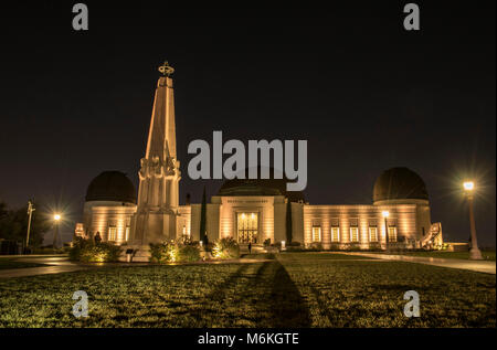 Griffith Observatory ist eine Einrichtung in Los Angeles, Kalifornien, sitzen auf dem Südhang des Mount Hollywood in Los Angeles Griffith Park. Stockfoto