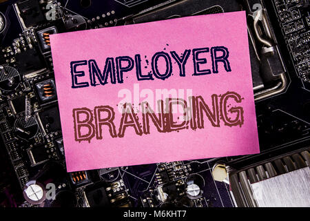 Konzeptionelle Hand schreiben Bildunterschrift inspiration Übersicht Employer Branding. Business Konzept für den Aufbau einer Marke auf Haftnotizen, computer Mainboard geschrieben Stockfoto