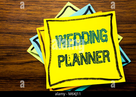 Konzeptionelle Hand schreiben Bildunterschrift inspiration Übersicht Wedding Planner. Business Konzept für die Vorbereitung auf die Ehe auf Haftnotiz auf Papier geschrieben werden Stockfoto