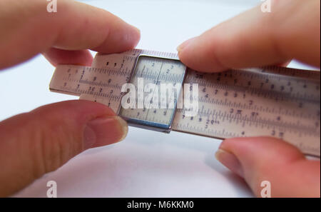 Alten Rechenschieber slipstick analogen Computer für mathematische calcululs Stockfoto