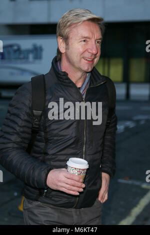 Jane Torvill und Christopher Dean verlaesst BBC Radio 2 nach Förderung der ITV 'Dancing On Ice Show" in London mit: Christopher Dean Wo: London, Vereinigtes Königreich, wenn: 02 Feb 2018 Credit: WENN.com Stockfoto