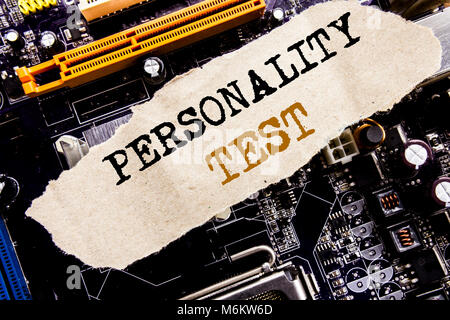Handschrift Ansagetext angezeigt Persönlichkeitstest. Business Konzept für Haltung Bewertung auf Haftnotizen, computer Mainboard Hintergrund geschrieben. Stockfoto