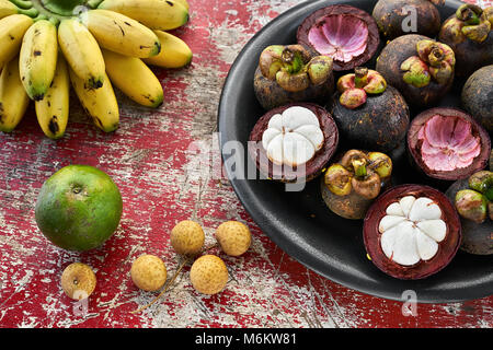 Bunte, exotische Früchte Stockfoto