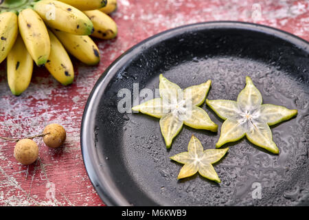 Bunte, exotische Früchte Stockfoto