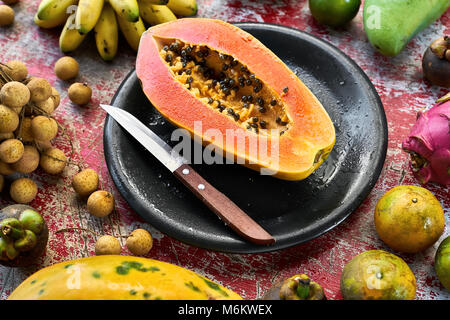 Bunte, exotische Früchte Stockfoto