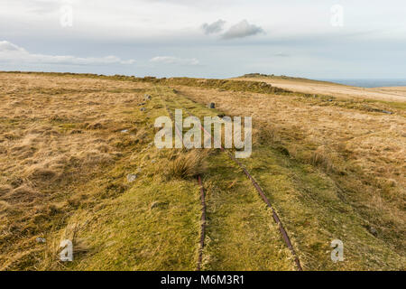 Ziel rowtor Eisenbahn ist ein 24 in. Spurweite militärischen Eisenbahn. Es abgeschleppt ein Ziel hinter einer Böschung. Es war für die Artillerie der Praxis eingesetzt werden. Stockfoto