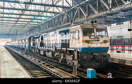 Passagier am Bahnhof Chhatrapati Shivaji Maharaj Terminus in Mumbai. Stockfoto