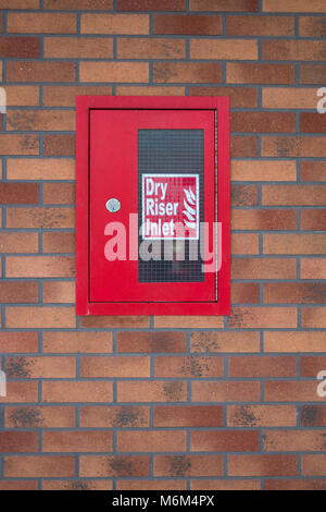 FEUER: Dry Riser Inlet im Studentenwohnungsblock Print Hall, Bristol, England, Vereinigtes Königreich Stockfoto