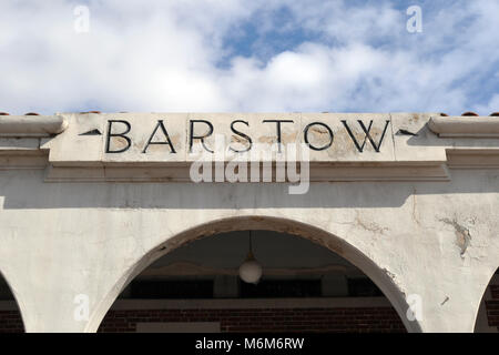 Detail der historischen Barstow, Kalifornien Bahnhof, einem ehemaligen Harvey Haus depot-Hotel wurde 1911 erbaut und die Casa del Desierto. Stockfoto