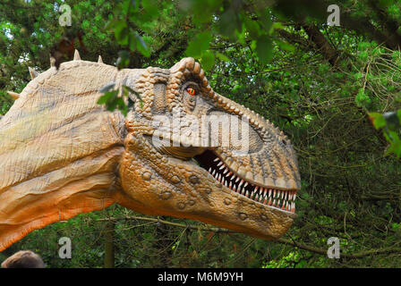 Volle Größe Modell der Tyrannosaurus rex Dinosaurier in Dinosaur Park im Löwenpark in Givskud, Dänemark. August 8 2015. Givsud Zoo ist einer der größten Tour Stockfoto