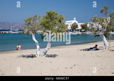 Blick entlang White Sand Beach, Pollonia, Milos, Kykladen, Ägäis, Griechische Inseln; Griechenland; Europa Stockfoto