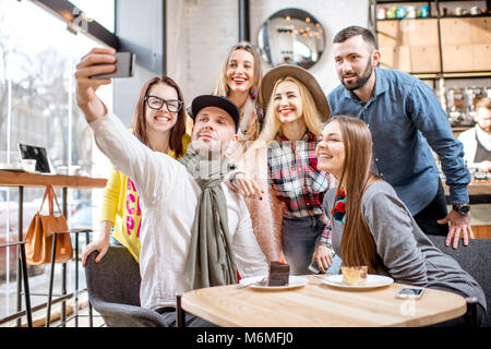 Freunde im Cafe Stockfoto
