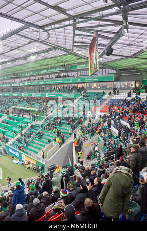 Die Leute, die ein Spiel der österreichischen Bundesliga In der Allianz Stadion in Wien vor dem Fußballspiel Rapid Wien vs Sturm Graz. Stockfoto