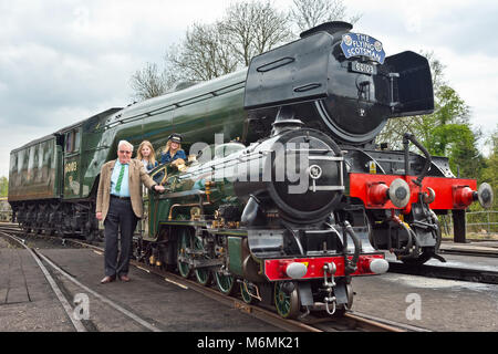 Sir William McAlpine und Grand Töchter mit Lokomotiven Flying Scotsman und Typhoon von RH&DR-vereint 90 Jahre nach der ersten Dampfmaschinen met Stockfoto