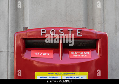 Nahaufnahme von Mailbox Briefkasten in Italien Stockfoto