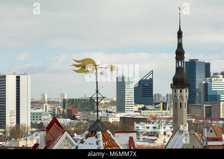 Landschaft Stadt Blick von der Altstadt von Tallinn City Wall, Tallinn, Estland im Februar 2018. Stockfoto