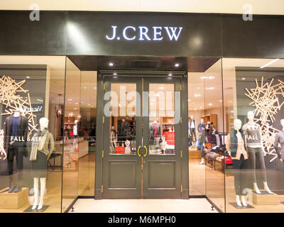 ALBERTA, Kanada - 20 SEPTEMBER 2014: J. Crew in Alberta, Kanada. Es ist eine amerikanische Firma gegründet 1983. Stockfoto