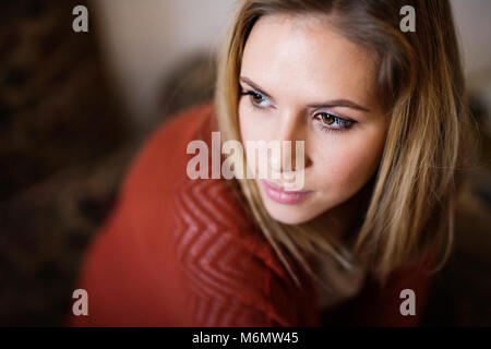 Junge Frau Gefühl unglücklich. Stockfoto