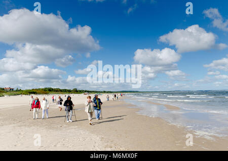 Strand auf der Insel Usedom. Blick von Swinoujscia gegenüber der Deutschen Ahlbeck. Swinoujscie, Westpommern, Polen, Europa. Stockfoto