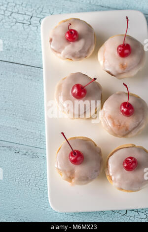 Bakewell Torten mit Cherry Stockfoto