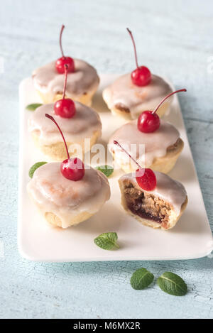 Bakewell Torten mit Cherry Stockfoto