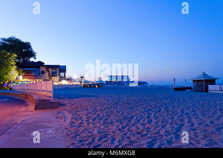 Strand bei Spuren von Grand Hotel Sopot. Sopot, Provinz Pommern, Polen, Europa. Stockfoto