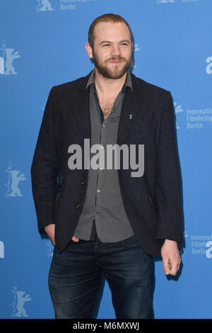 Moe Dunford nimmt an der 68. Berlinale Die Internationalen Filmfestspiele Berlin photocall Schwarz 47 in Berlin. 16. Februar 2018 © Paul Treadway Stockfoto