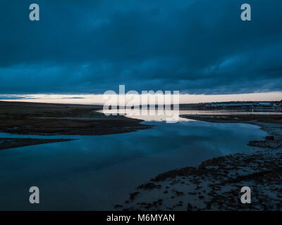 Chesil Beach und die Flotte Lagune am Abend Stockfoto