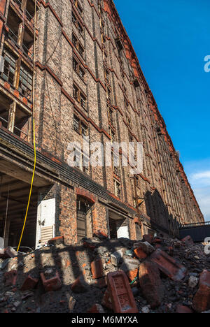 Die Stanley Dock Tobacco Warehouse in den Prozess der Sanierung. Die Stanley Dock Tobacco Warehouse ist ein denkmalgeschützten Gebäude und ist die Welt' Stockfoto