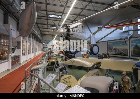 Lindbergs Geist der St. Louis (Nachbau) und vor Krieg Flugzeuge (Luftfahrtmuseum Luftfahrtmuseum) Hannover Deutschland Stockfoto