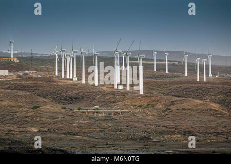 Wind Farm gegen den Himmel, Abades, Teneriffa, Kanarische Inseln, Spanien Stockfoto