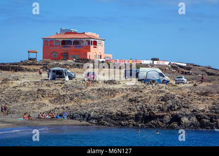 Camper, Wohnmobile am Strand in Abades, Teneriffa, Kanarische Inseln, Spanien Stockfoto