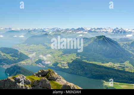 Blick vom Pilatus auf Alpen und den Vierwaldstättersee in der Schweiz Stockfoto