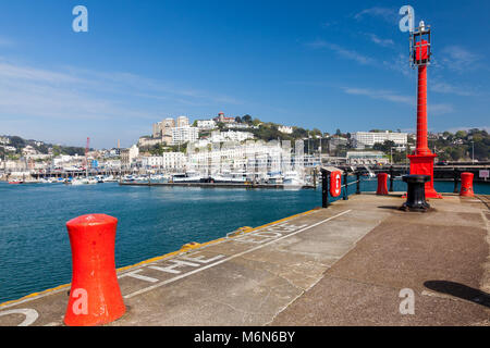 TORQUAY, Großbritannien - 7. Mai 2016 - Sommer am Hafen von Torquay Devon England UK & Marina ein beliebtes Touristenziel Stockfoto