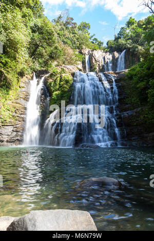 Nauyaca, Costa Rica - Januar 28: Leute genießen ein erfrischendes Bad und die Aussicht auf die Wasserfälle. 28. Januar 2018, Nauyaca, Costa Rica Stockfoto