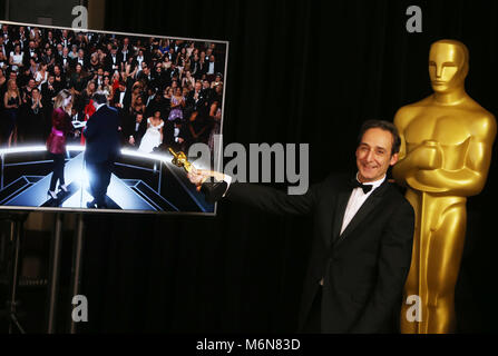 Hollywood, Ca. 4 Mär, 2018. Alexandre Desplat, in der Presse an der 90th Academy Awards im Dolby Theatre in Hollywood, Kalifornien am März 4, 2018. Credit: MediaPunch Inc/Alamy leben Nachrichten Stockfoto