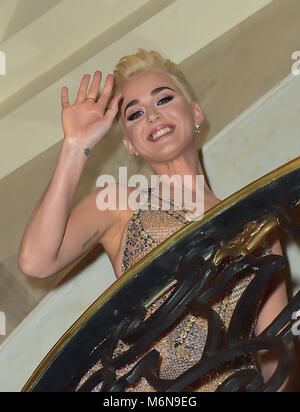 Beverly Hills, Kalifornien, USA. 4 Mär, 2018. Katy Perry, bei Byron Allens OsCalifornia, USAr Gala Betrachtung Partei Children's Hospital Los Angeles Unterstützung im Beverly Wilshire Four Seasons Hotel in Beverly Hills, Kalifornien, USAlifornia am 4. März 2018. Credit: Faye Sadou/Medien Punch/Alamy leben Nachrichten Stockfoto