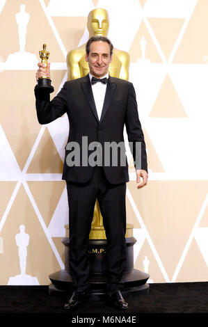 Alexandre Desplat, Award für "Best Original Music Score", stellt in der Presse Zimmer auf der 90. jährlichen Academy Awards in Hollywood & Highland Center am 4. März in Hollywood, Kalifornien 2018. Stockfoto